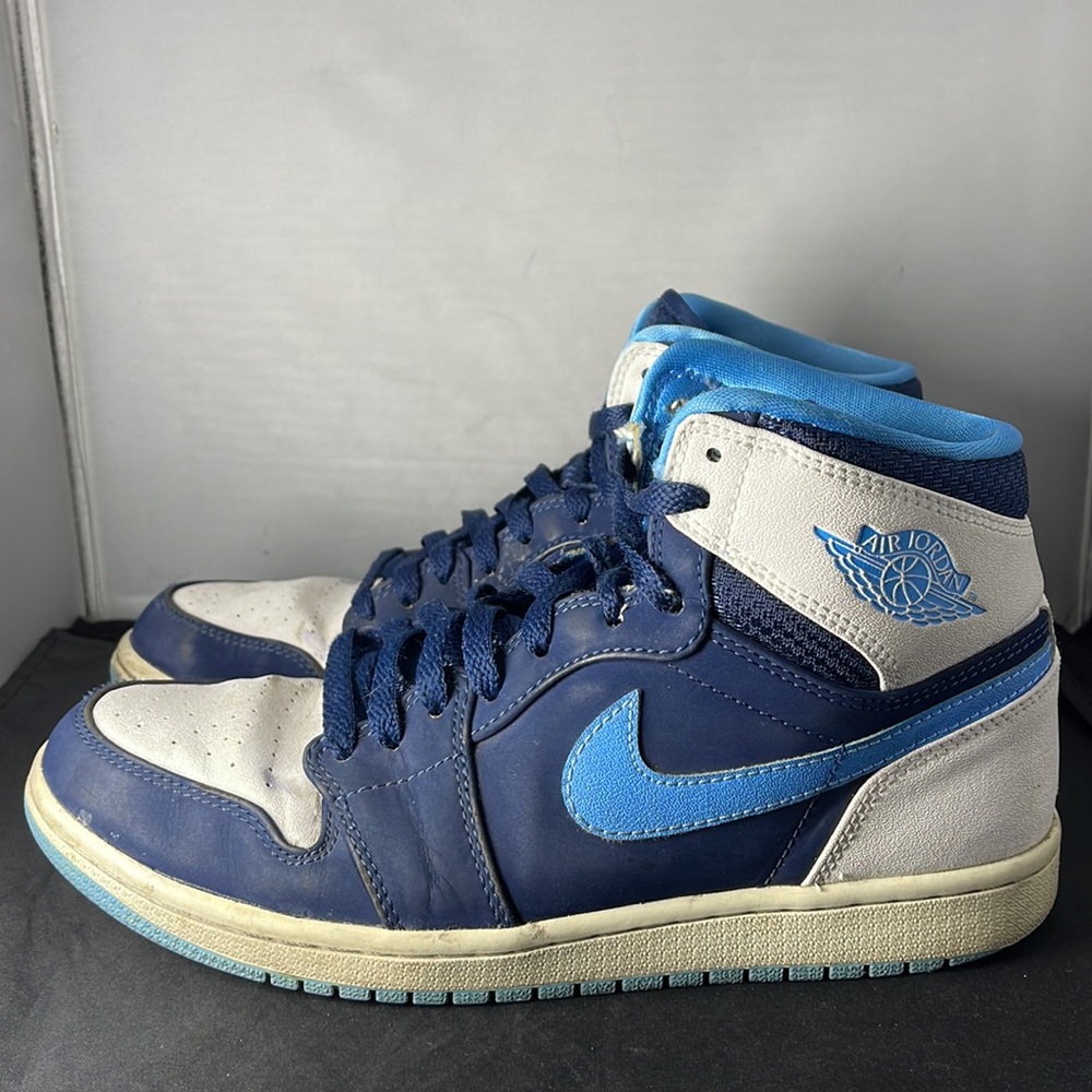 Jordan Athletic Shoes in Blue and White - Picture 5 of 14